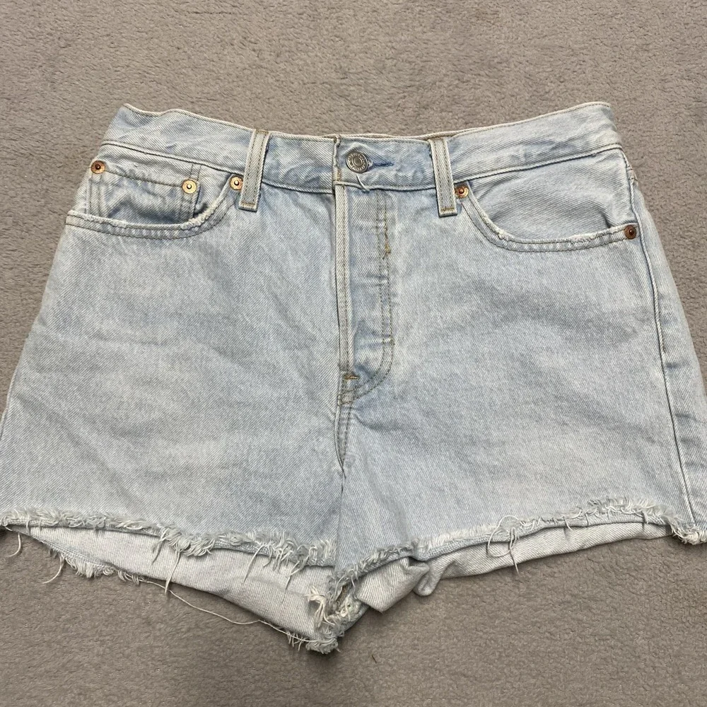 Levis‎ Premium Wedgie Shorts Womens 29 Raw Hem Button High Rise Cut Off